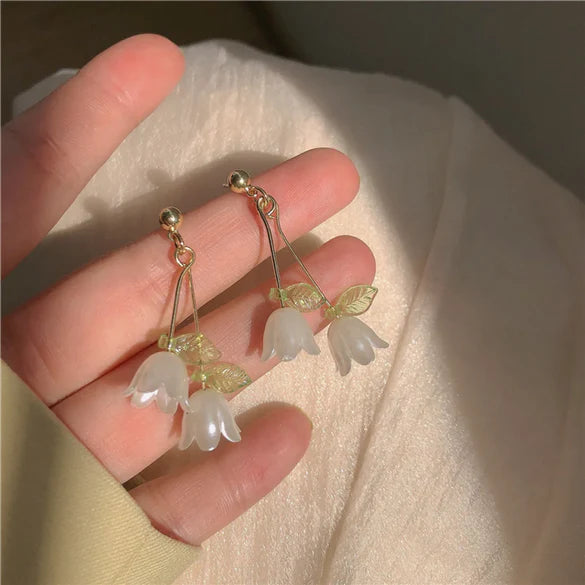 Ladies white beautiful lily dangling earrings