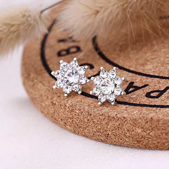 Ladies cute elegant diamond flower with a silver plating outline alloy.