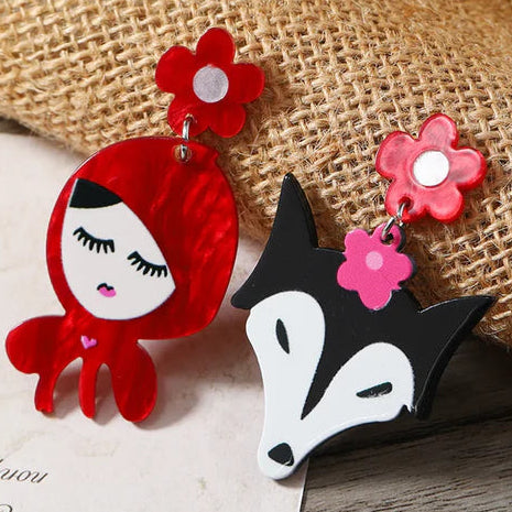 Ladies cute miss and match spooky ear rings.